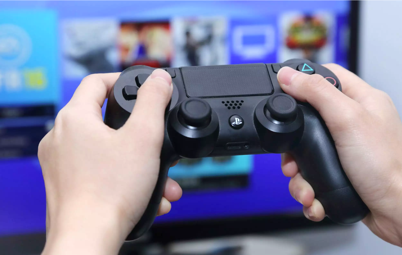 take a screenshot on a PS4