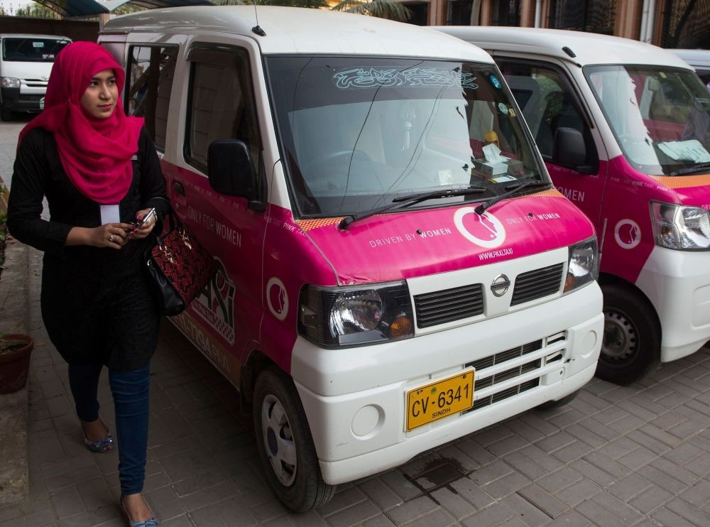 The Pakistani Interduce An Electric Taxi For Women in Karachi