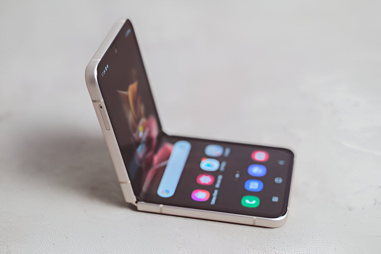 The Foldable Smart Phones 