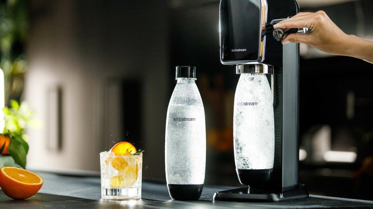 The Process for Making Sparkling Water at Home
